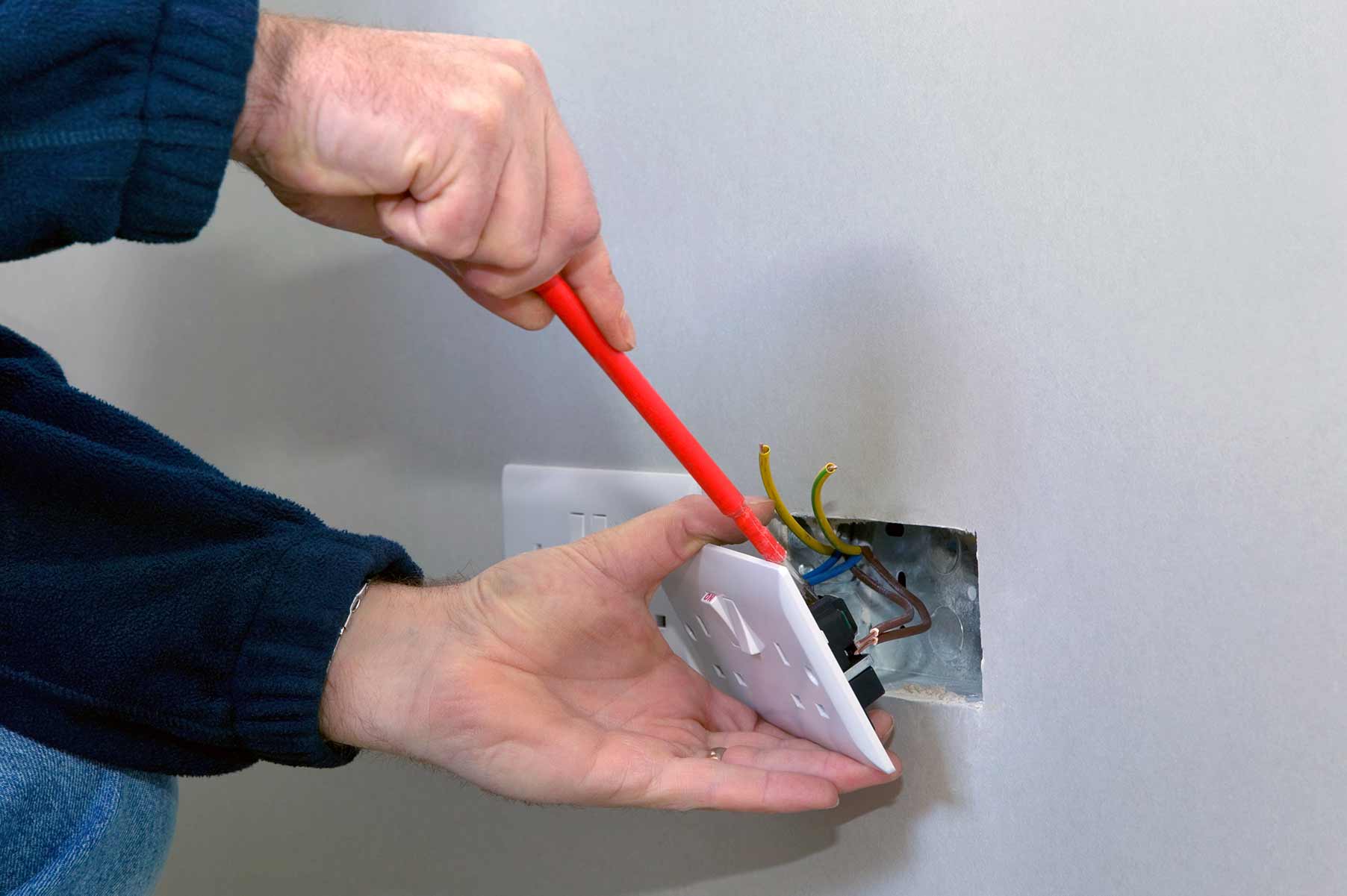 Our electricians can install plug sockets for domestic and commercial proeprties in M and the local area. 